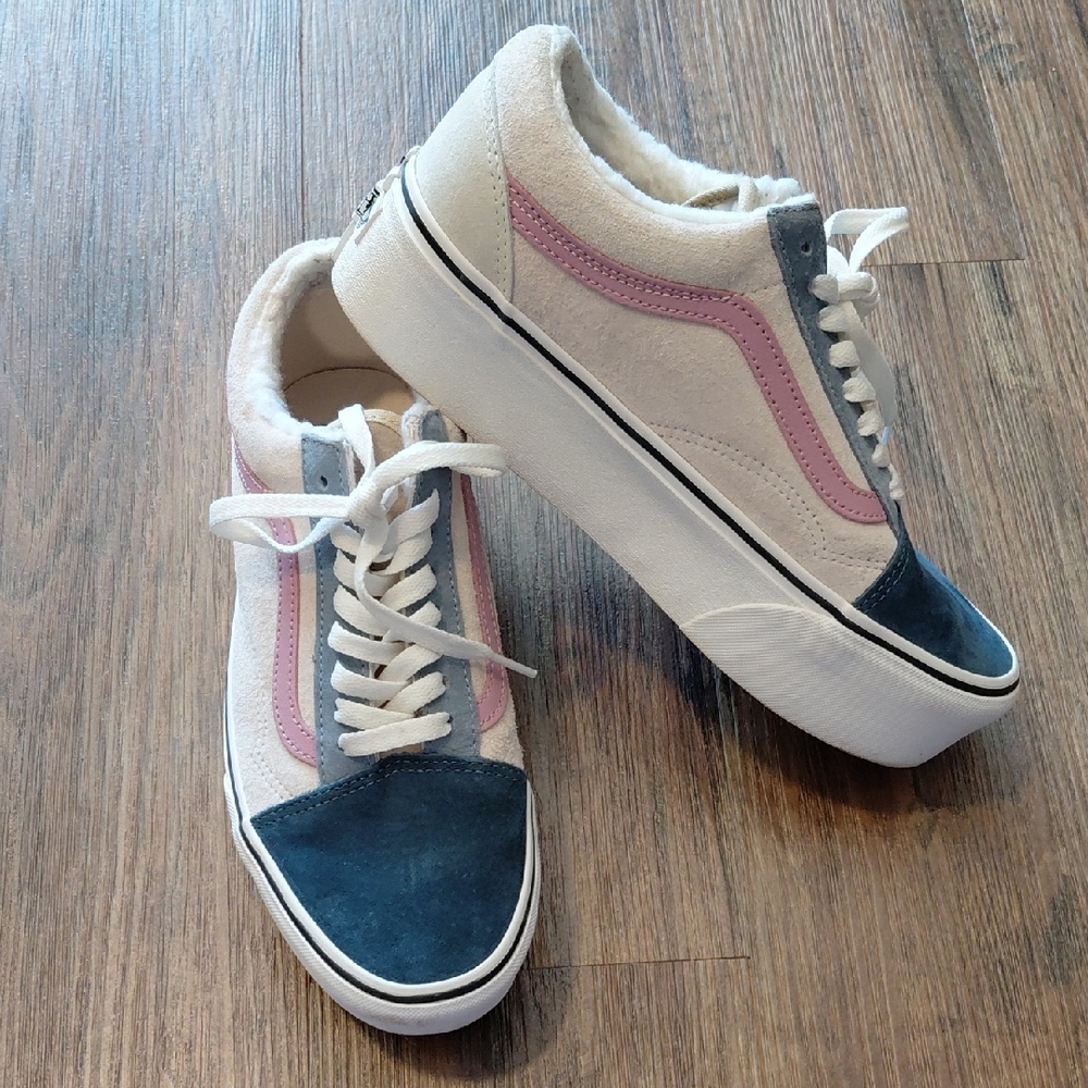 Vans ~ Women’s Size 9 ~ Low-top Suede, Platform Sneakers